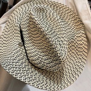 Marilyn Monroe floppy hat